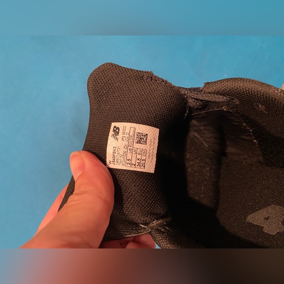 New Balance children’s soccer shoes - Picture 4 of 4